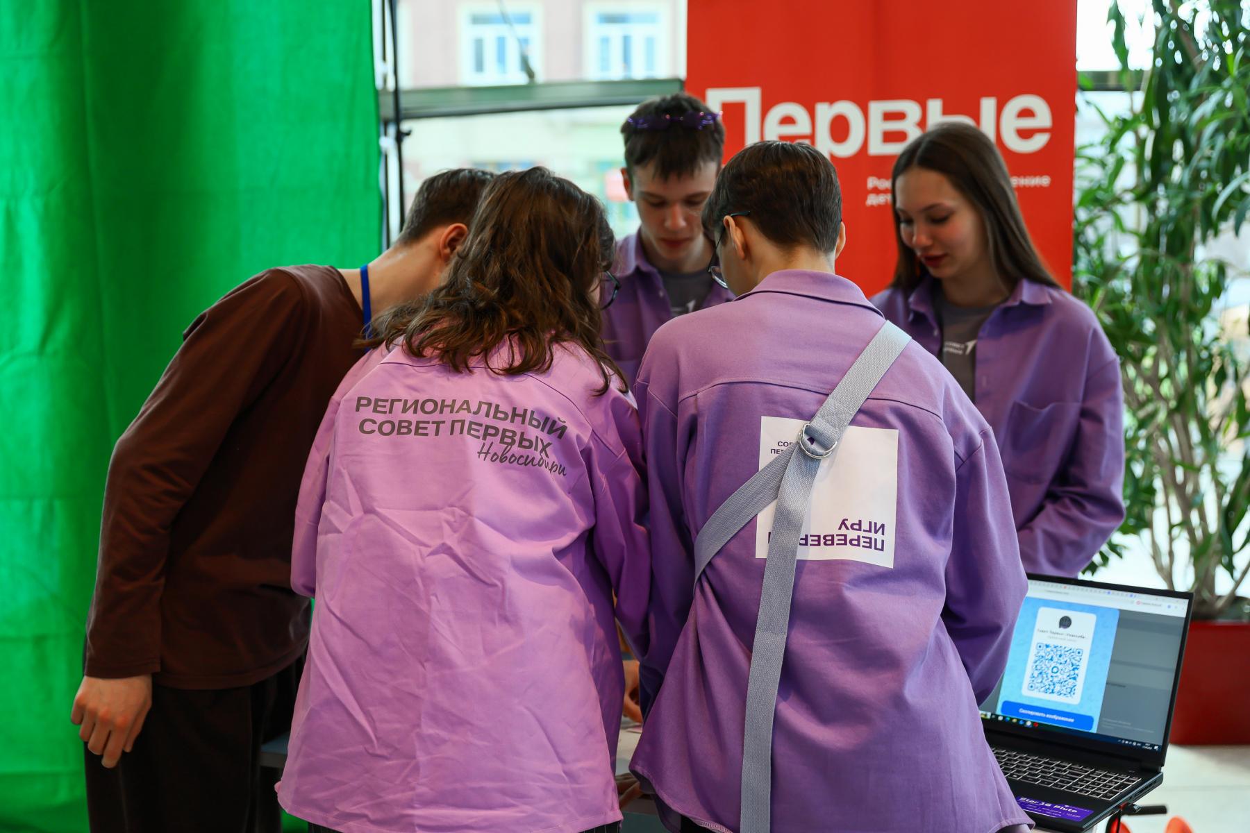 Фото Соловьёв, Савочкин, Никишева: звездные гости собрали на форуме в Новосибирске свыше тысячи человек – 100 ярких кадров 49